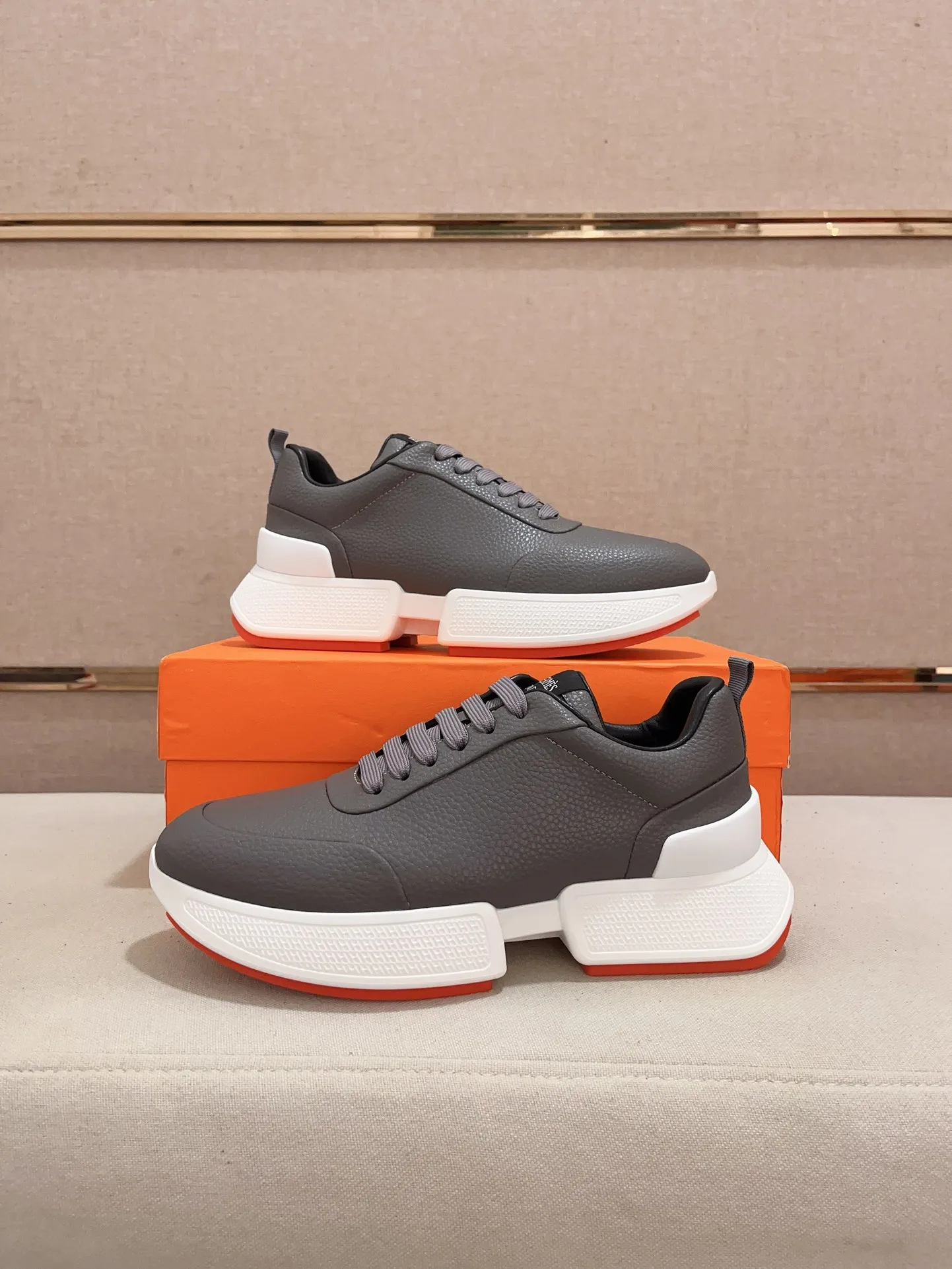 Men's clothing and shoes💰: 442💰《HERMES》【Classic original single version】Hermès; top 🔝purchase agent🔍🔍men's latest 🇺🇸 counter sales simultaneously, imported from Italy original ▲▲cowhide ▲▲ (high-end, nobility, class) ) Exquisite workmanship (Italian 🇮🇹 imported water-dyed 🐂 cowhide lining) sole: original sole provided by the original factory, ⚠️exclusive double-layer activity·TPR·rubber·combined molded outsole; super comfortable·wear-resistant·non-slip·environmental protection The real thing is more beautiful if you take the real thing (high quality, follow the order). You can enter and exit the counter at will * Number of yards: 38-44 (45 can be customized and cannot be returned or exchanged)